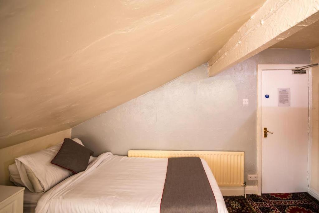 Myroomz Hollingdales Hotel 2*
