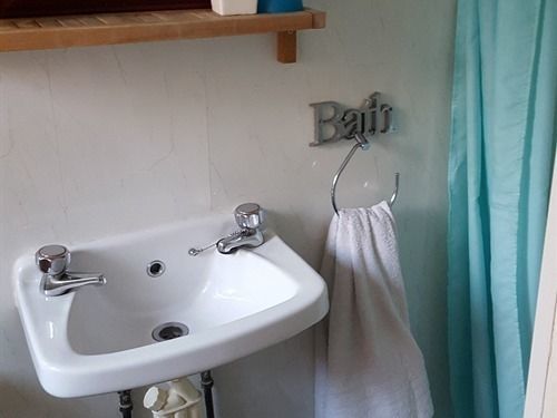 Отель Myroomz Hollingdales