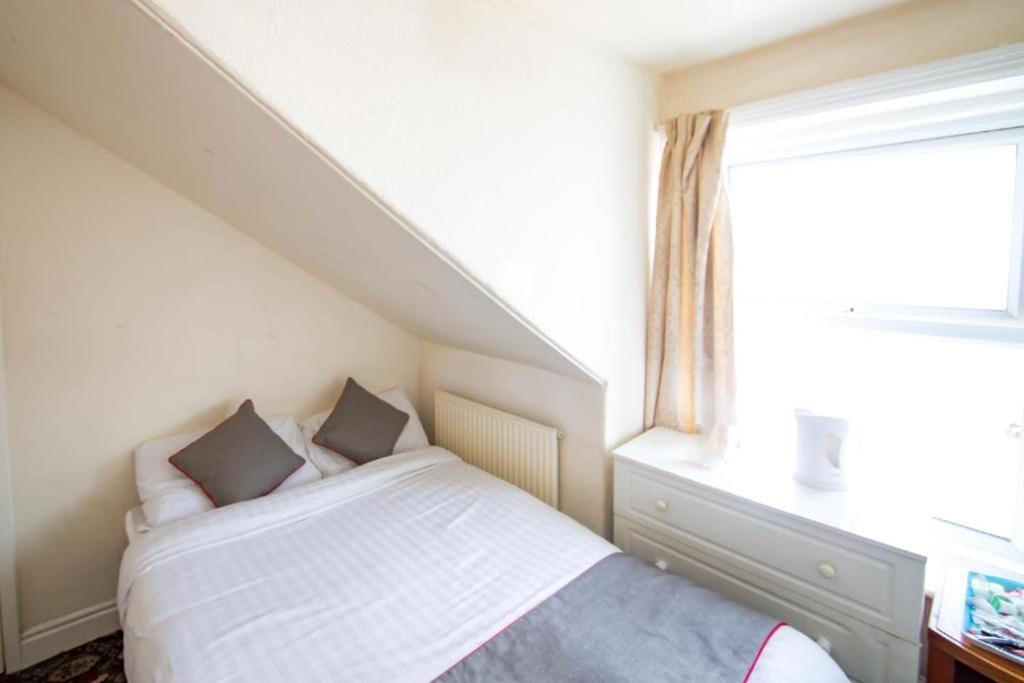 Myroomz Hollingdales Отель Блэкпул
