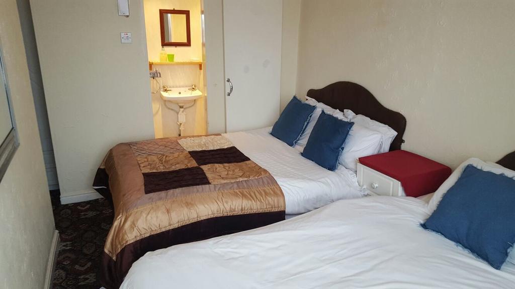 Myroomz Hollingdales Hotel