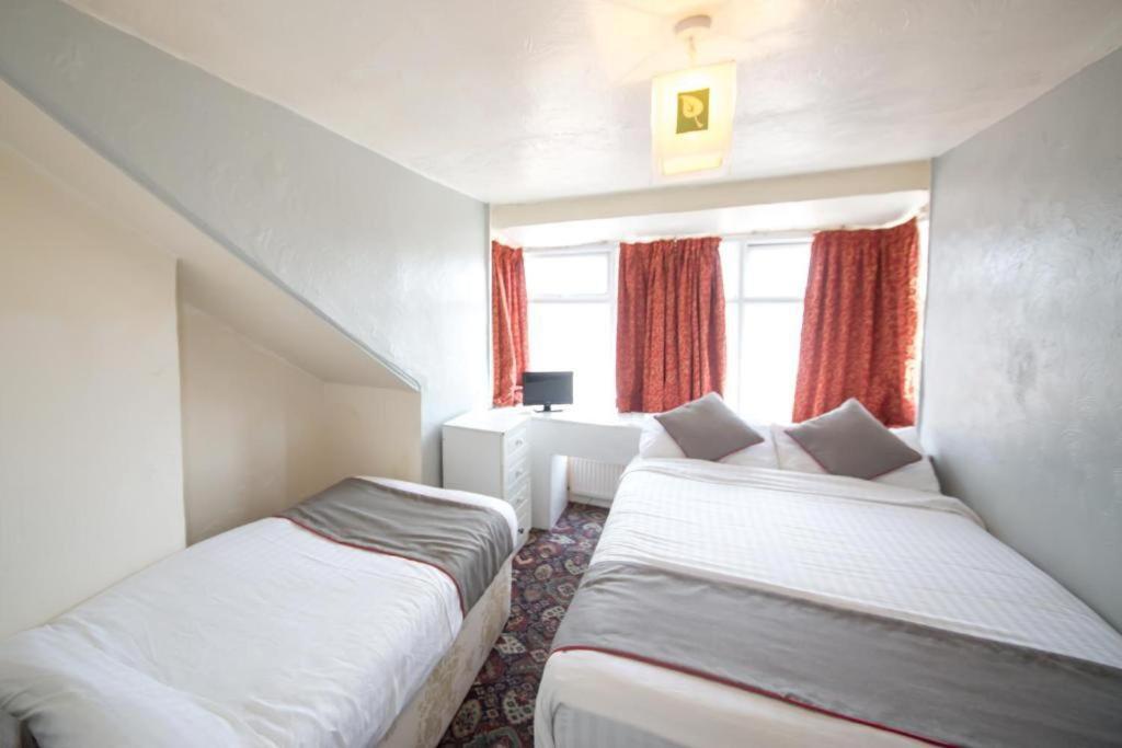 Myroomz Hollingdales