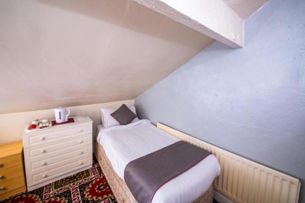 Myroomz Hollingdales