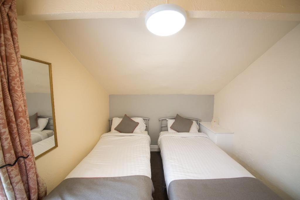 Myroomz Hollingdales Hotel 2*